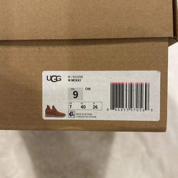 Women’s Uggs mckay boots worn twice - Picture 4 of 4